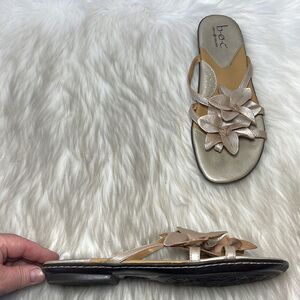 Born BOC Champagne Floral Cutout Thong Sandals Sz 9